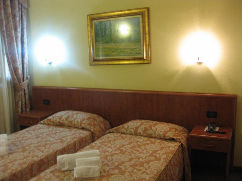 Albergo Giardino Sannazzaro de' Burgondi Δωμάτιο φωτογραφία