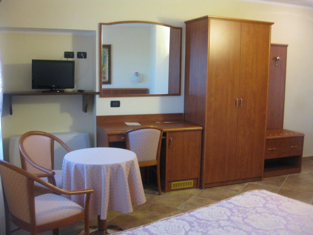 Albergo Giardino Sannazzaro de' Burgondi Δωμάτιο φωτογραφία
