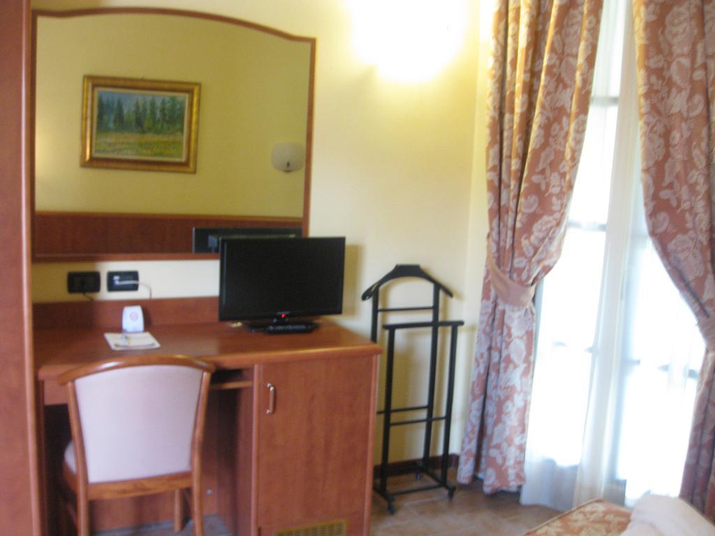 Albergo Giardino Sannazzaro de' Burgondi Δωμάτιο φωτογραφία